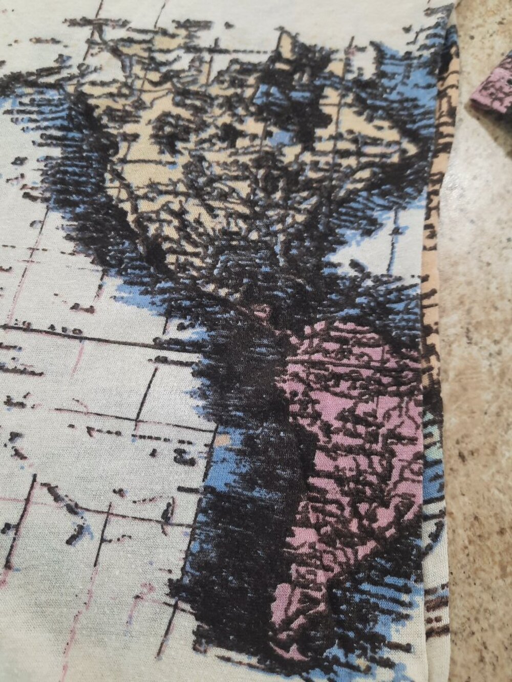 Vtg inspired world map top - Urban Outfitters brand - Picture 6 of 11